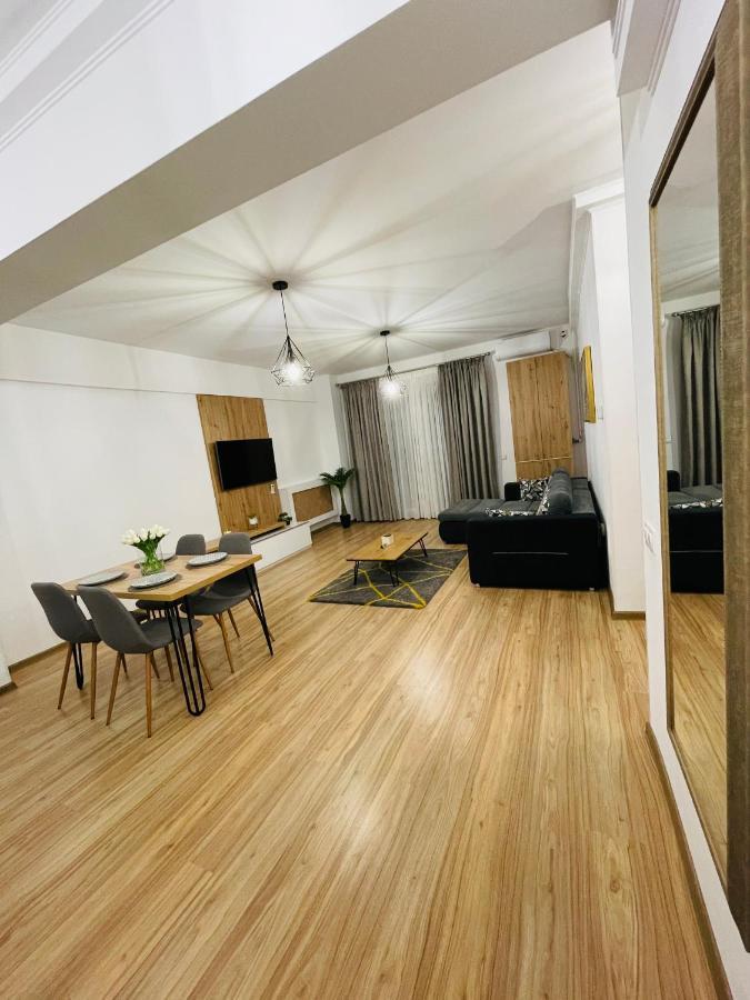 Royal Moonlight Apartment Mamaia Bagian luar foto