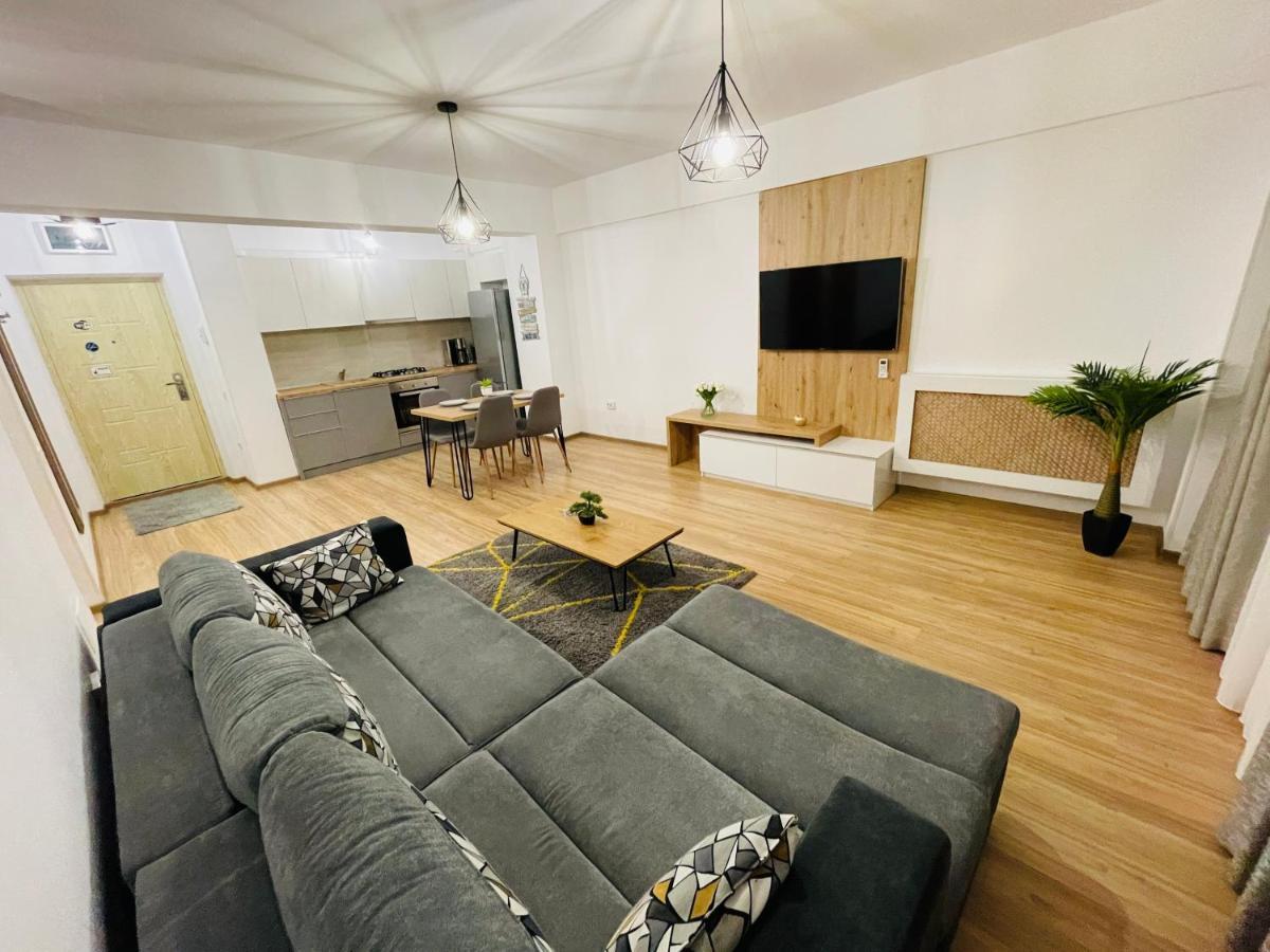 Royal Moonlight Apartment Mamaia Bagian luar foto
