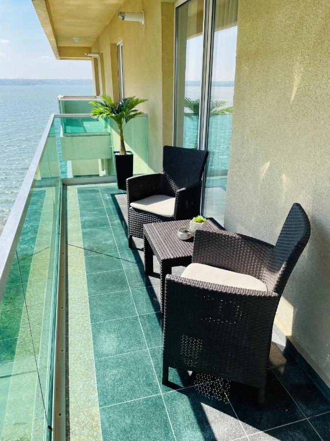 Royal Moonlight Apartment Mamaia Bagian luar foto