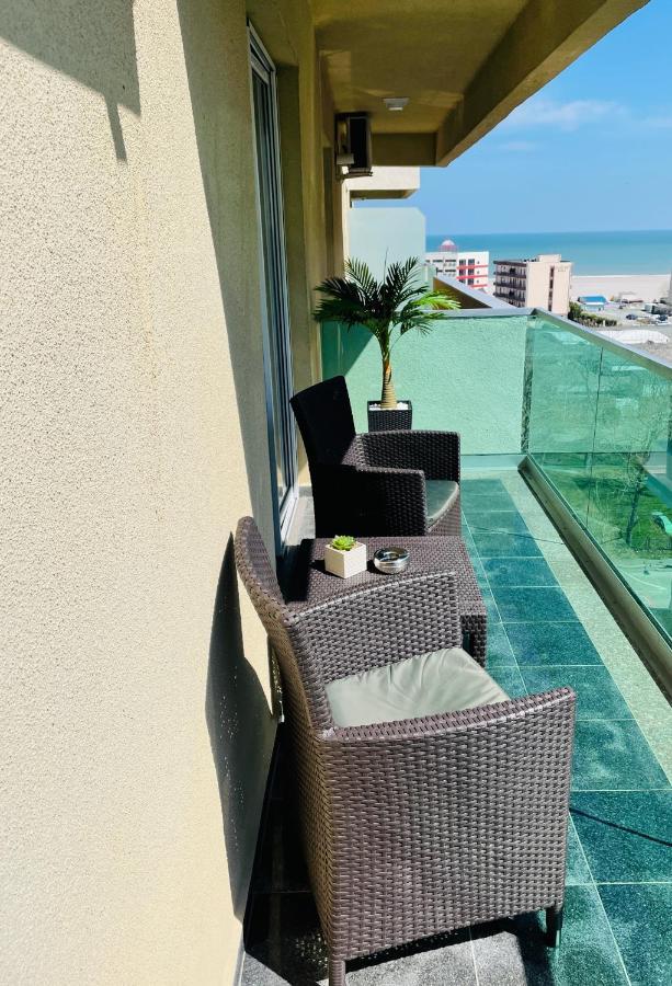 Royal Moonlight Apartment Mamaia Bagian luar foto