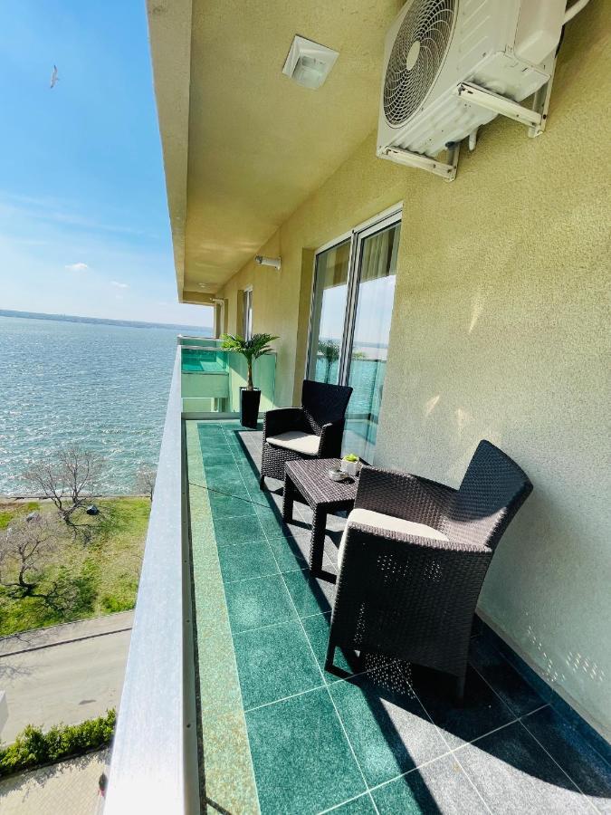 Royal Moonlight Apartment Mamaia Bagian luar foto