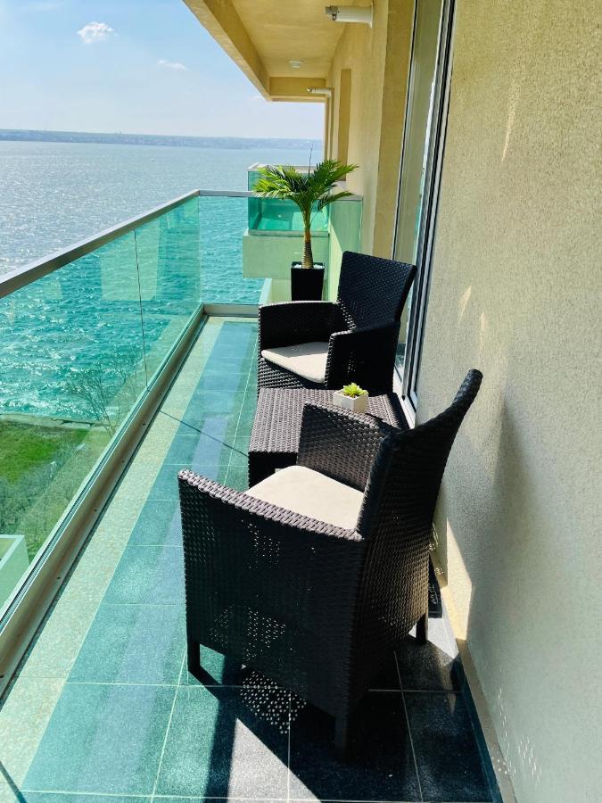 Royal Moonlight Apartment Mamaia Bagian luar foto